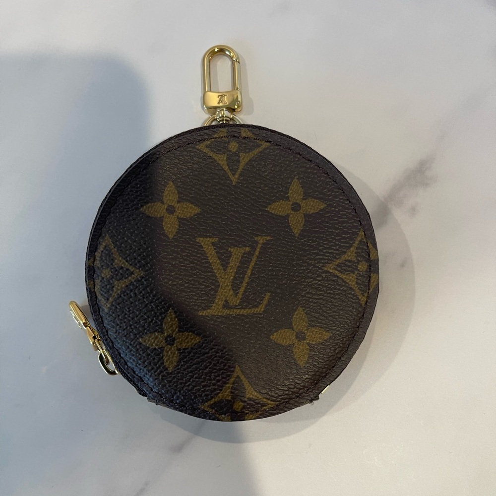SOLD-Authentic Louis Vuitton Zipped Round Coin Purse
